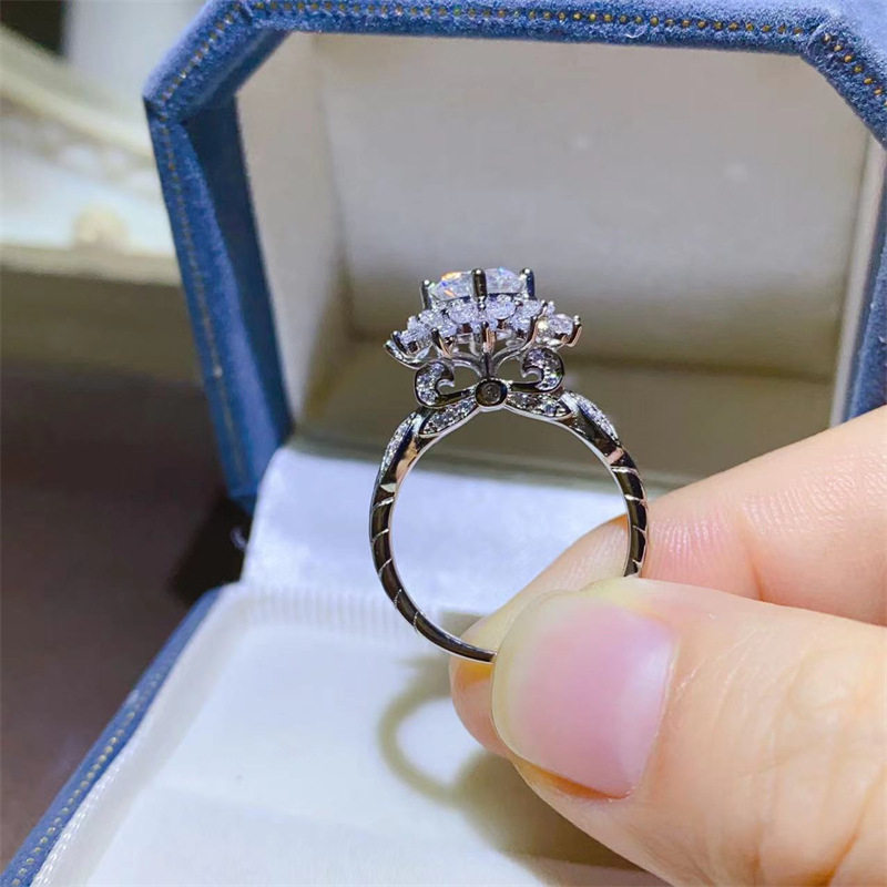 Moissanite Engagement Ring 1 Carat - خاتم ألماس فاخر من الذهب الأبيض