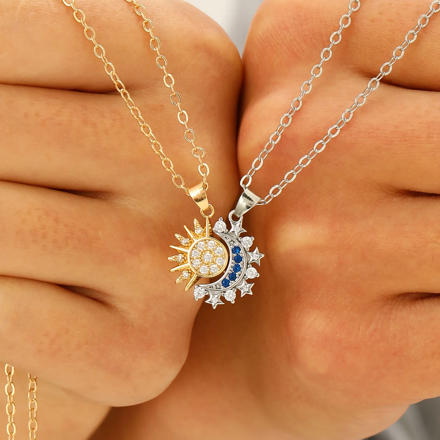 Magnetic Couple Matching Necklaces - الأزياء لامعة حجر الراين الشمس القمر