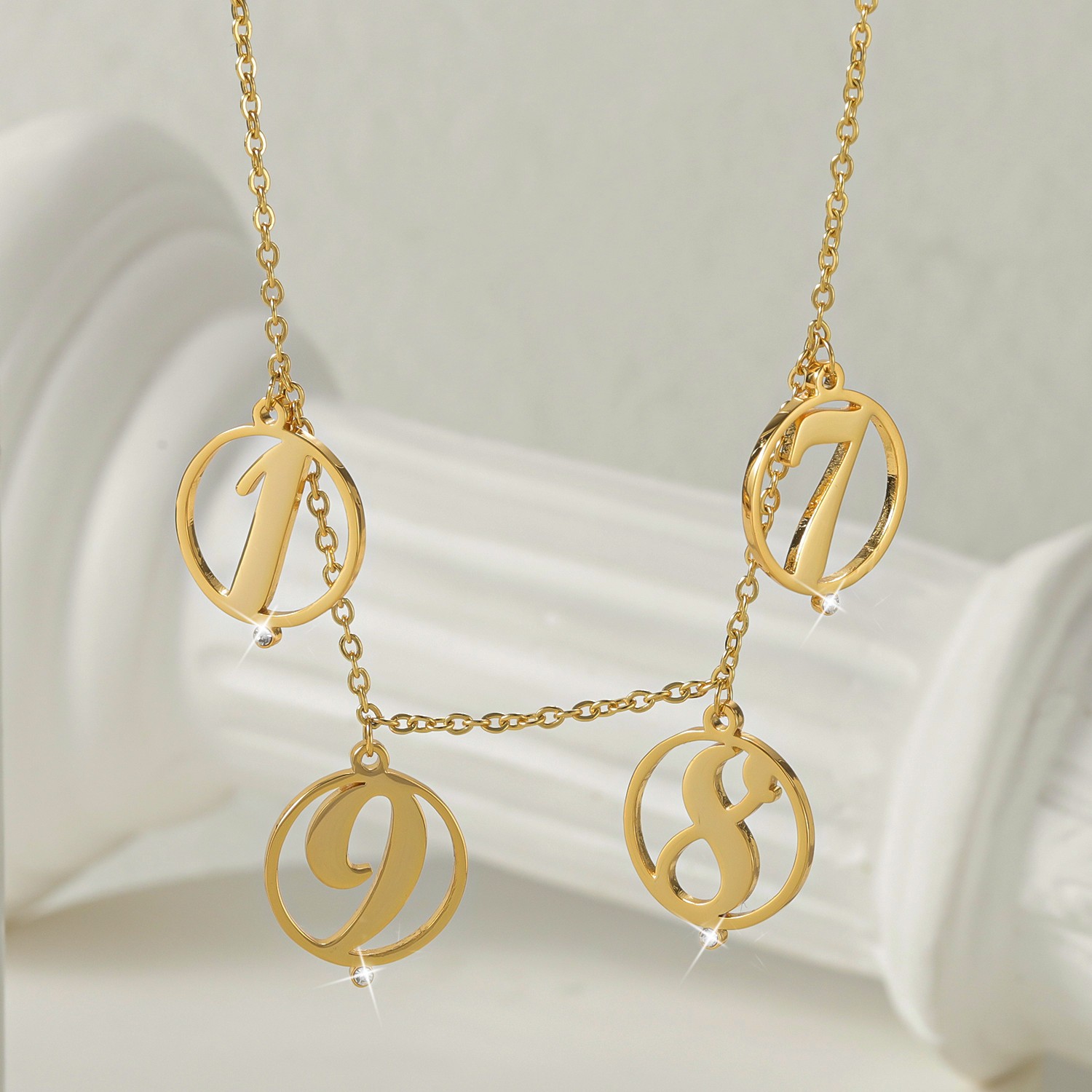 تخصيص هالة متعددة الأولي قلادة - مراجعة Initial Letter Necklace 18K Gold وسعره