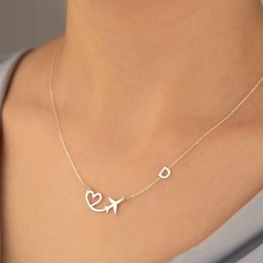 قلادة مخصصة على شكل قلب وطائرة - مراجعة Custom Name Necklace Stainless Steel وسعره