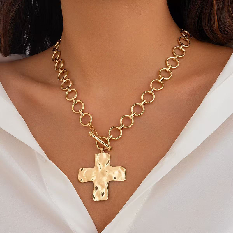 قلادة ذهبية متعددة الطبقات على - مراجعة Cross Pendant Necklace Gold وسعره