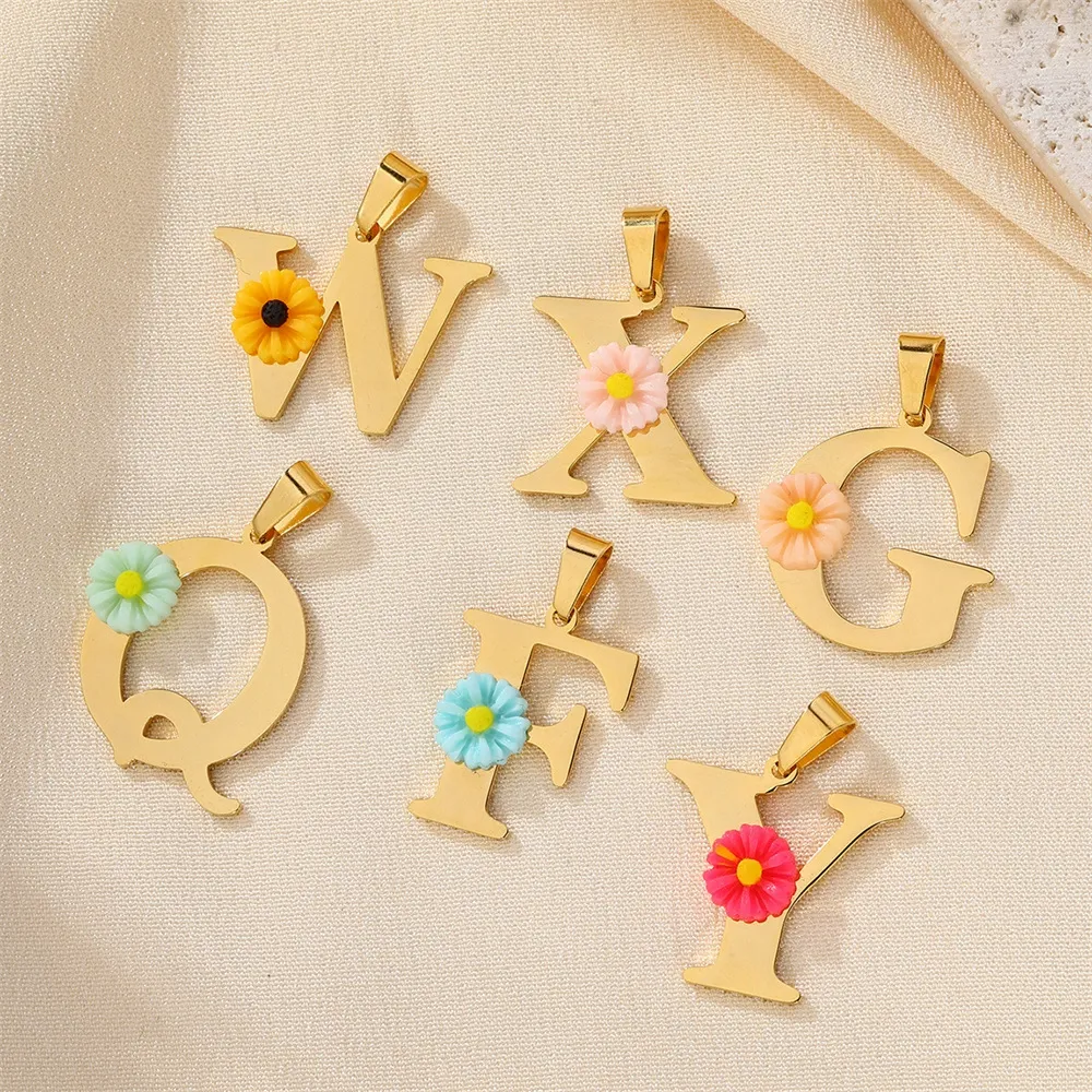 قلادة مخصصة بحرف أولي على شكل  - مراجعة Initial Letter Necklace 18K Gold وسعره