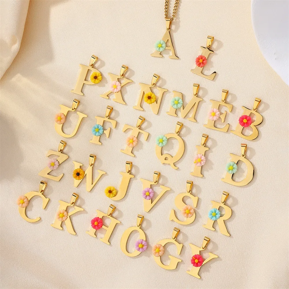 قلادة مخصصة بحرف أولي على شكل  - مراجعة Initial Letter Necklace 18K Gold وسعره