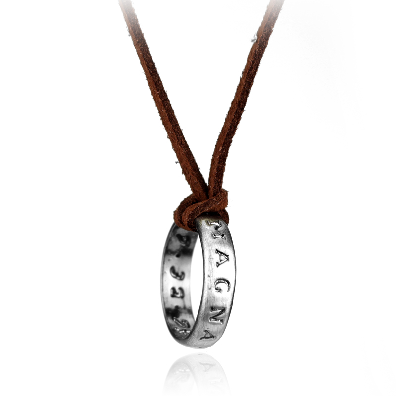 قلادة جلدية بسلسلة مستوحاة من  - مراجعة Anime Pendant Necklace وسعره
