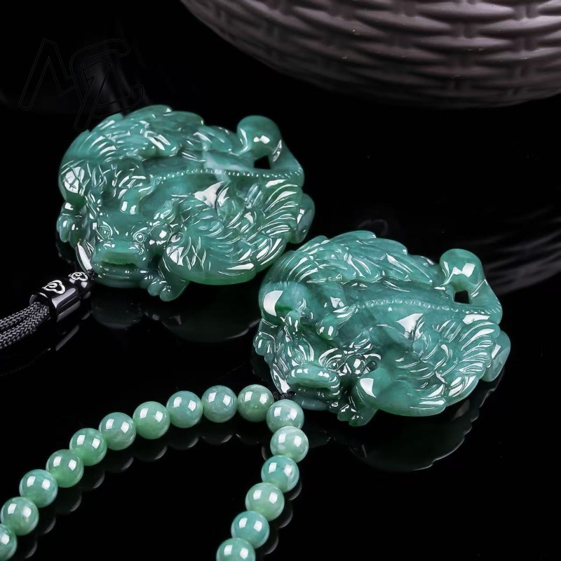 قلادة من اليشم الطبيعي الأزرق  - مراجعة Necklaces وسعره