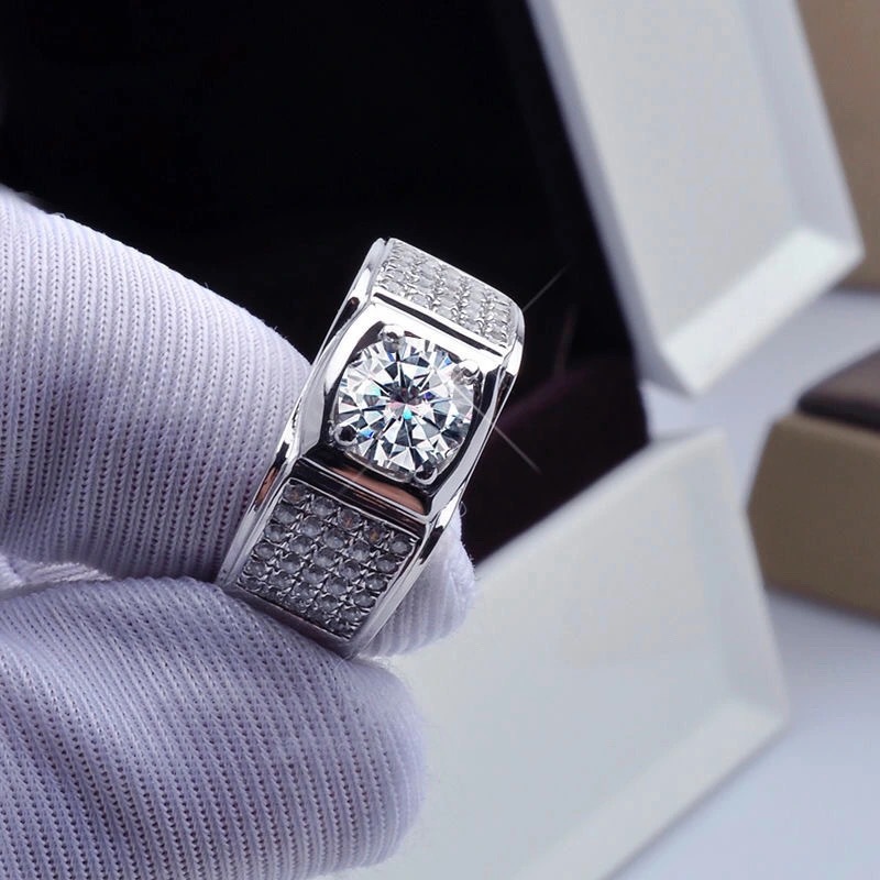 جديد أربعة مخلب محاكاة مويساني - مراجعة Moissanite Engagement Ring 1 Carat وسعره