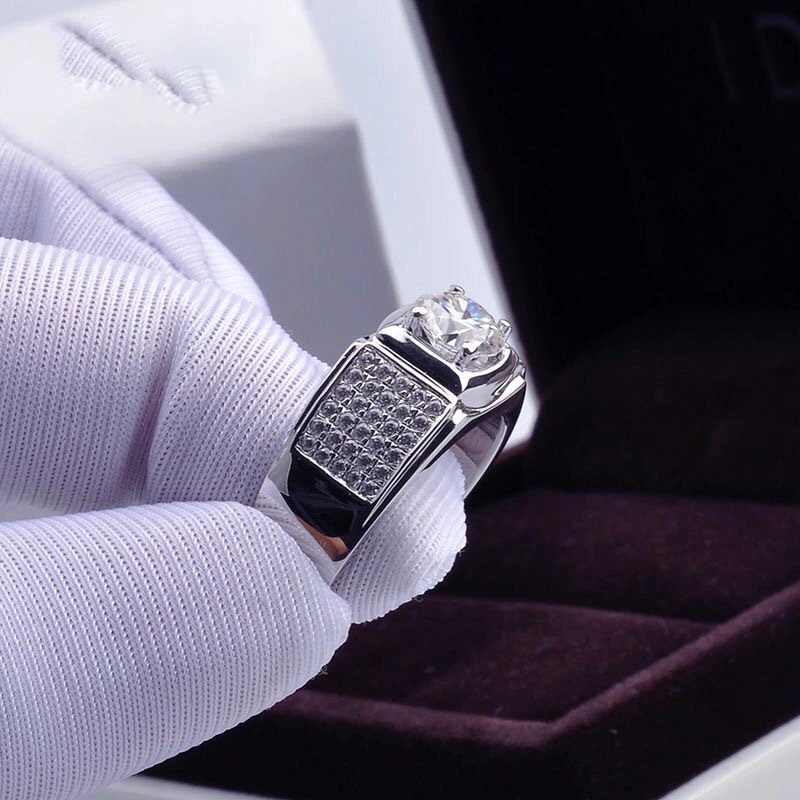 جديد أربعة مخلب محاكاة مويساني - مراجعة Moissanite Engagement Ring 1 Carat وسعره