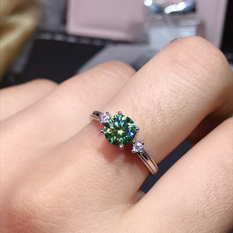 خاتم مورجانيت بدرجة نقاء VVS1  - مراجعة Moissanite Engagement Ring 1 Carat وسعره