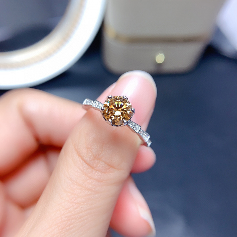 خاتم مورجانيت بدرجة نقاء VVS1  - مراجعة Moissanite Engagement Ring 1 Carat وسعره