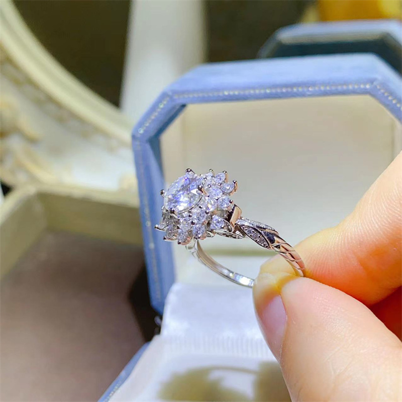 خاتم ألماس فاخر من الذهب الأبي - مراجعة Moissanite Engagement Ring 1 Carat وسعره