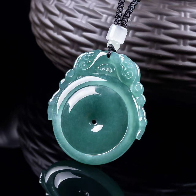 قلادة من اليشم الطبيعي الأزرق  - مراجعة Necklaces وسعره