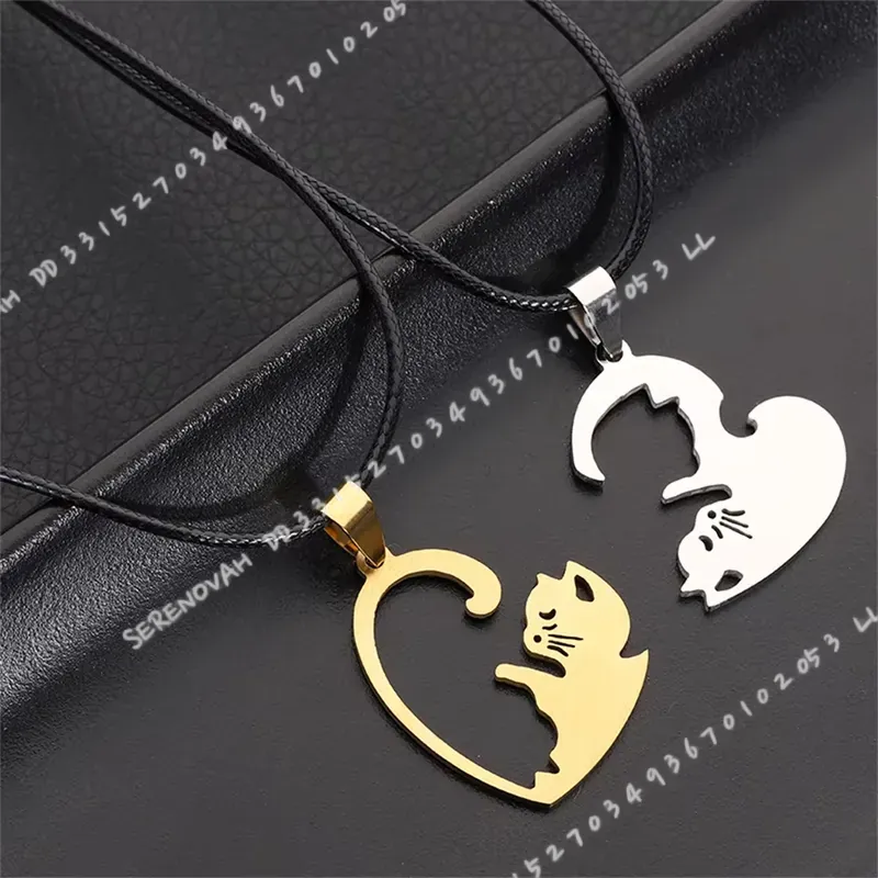 زوج واحد من ميداليات المفاتيح  - مراجعة Magnetic Couple Matching Necklaces وسعره