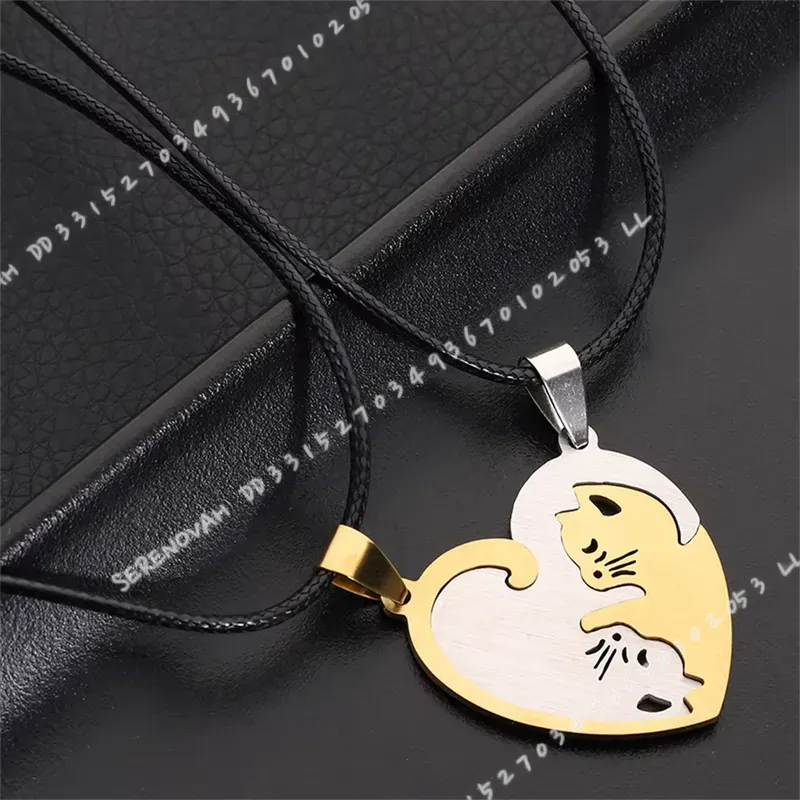 زوج واحد من ميداليات المفاتيح  - مراجعة Magnetic Couple Matching Necklaces وسعره
