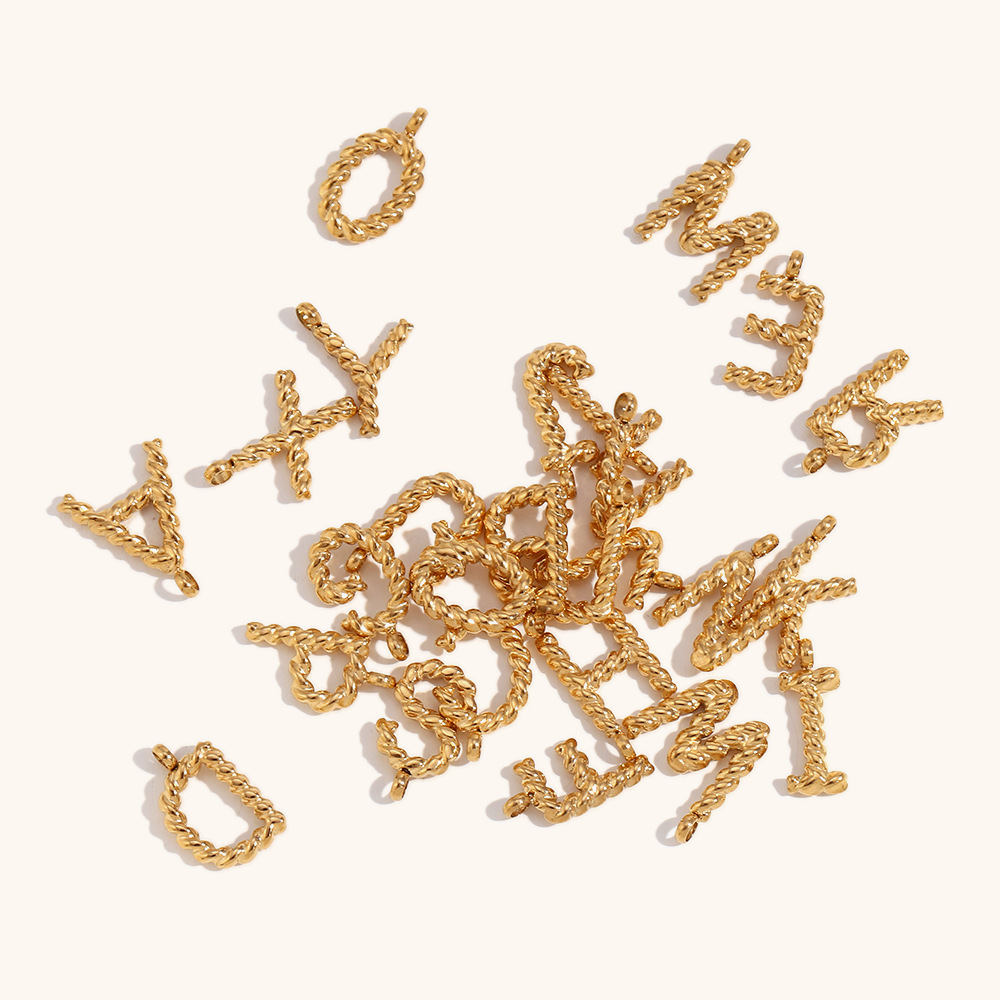 شخصية ثلاثية الأبعاد رسالة قلا - مراجعة Initial Letter Necklace 18K Gold وسعره