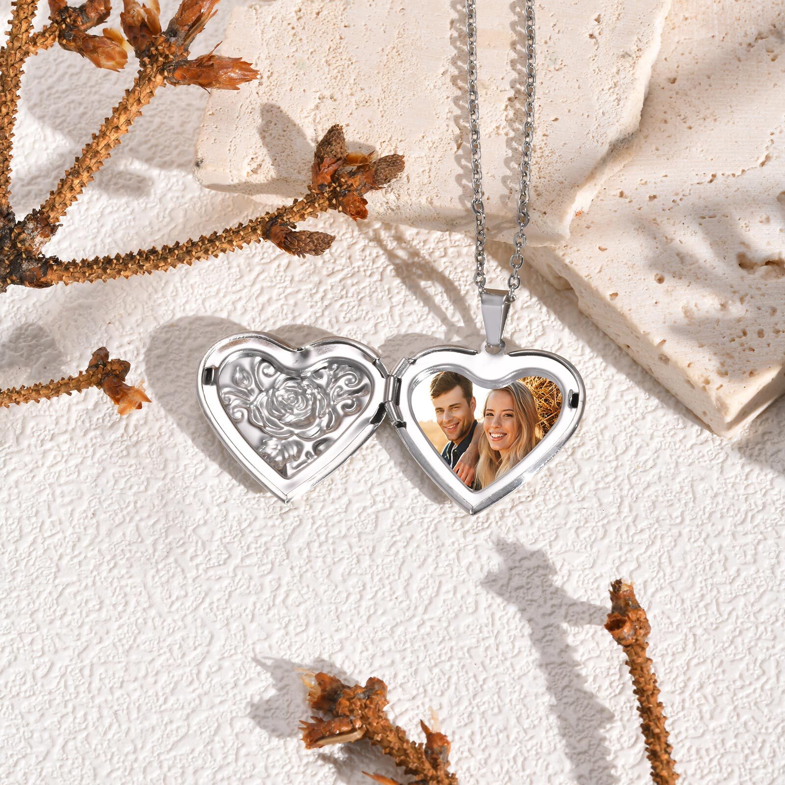 قلادة على شكل قلب مخصصة للنساء - مراجعة Custom Name Necklace Stainless Steel وسعره