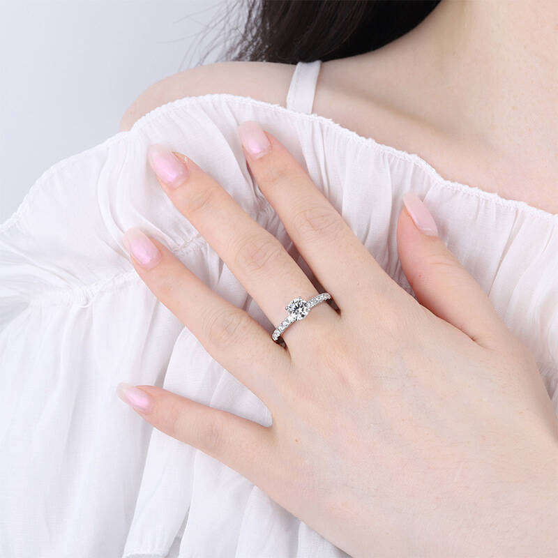 خاتم موسانيت كلاسيكي بوزن 1 قي - مراجعة Moissanite Engagement Ring 1 Carat وسعره
