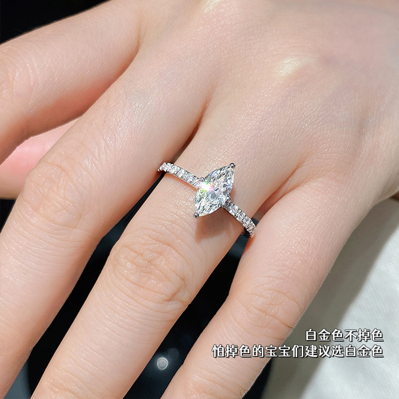 فاخر حقيقي 1 قيراط D اللون مار - مراجعة Moissanite Engagement Ring 1 Carat وسعره