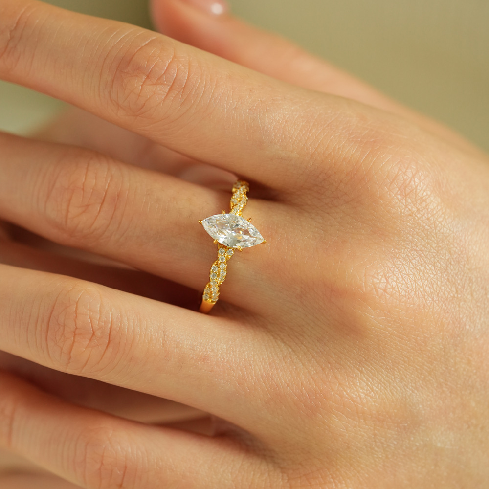 خاتم لوميرا من الذهب عيار 18 ق - مراجعة Moissanite Engagement Ring 1 Carat وسعره