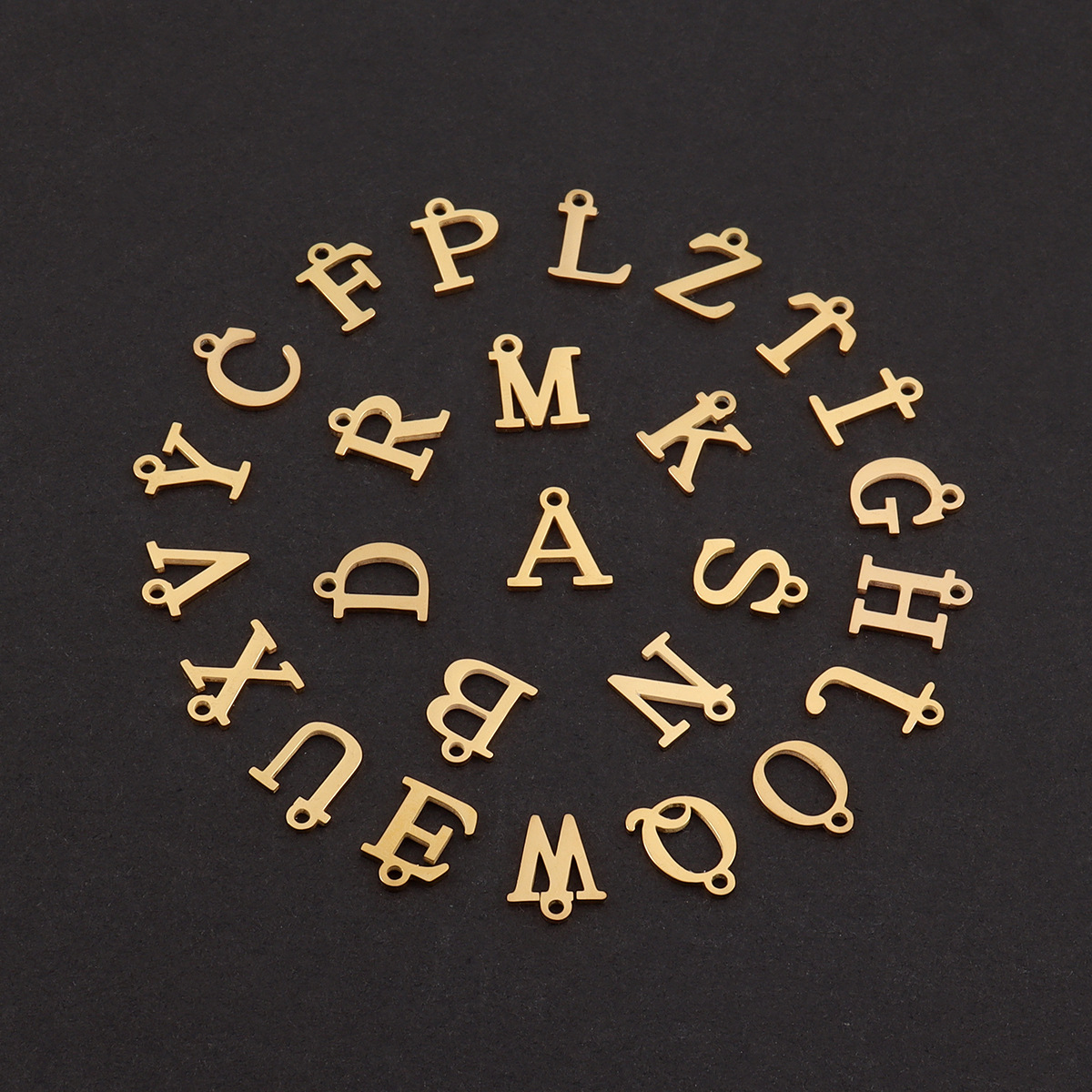 قلادة أنيقة بحرف أولي من A إلى - مراجعة Initial Letter Necklace 18K Gold وسعره