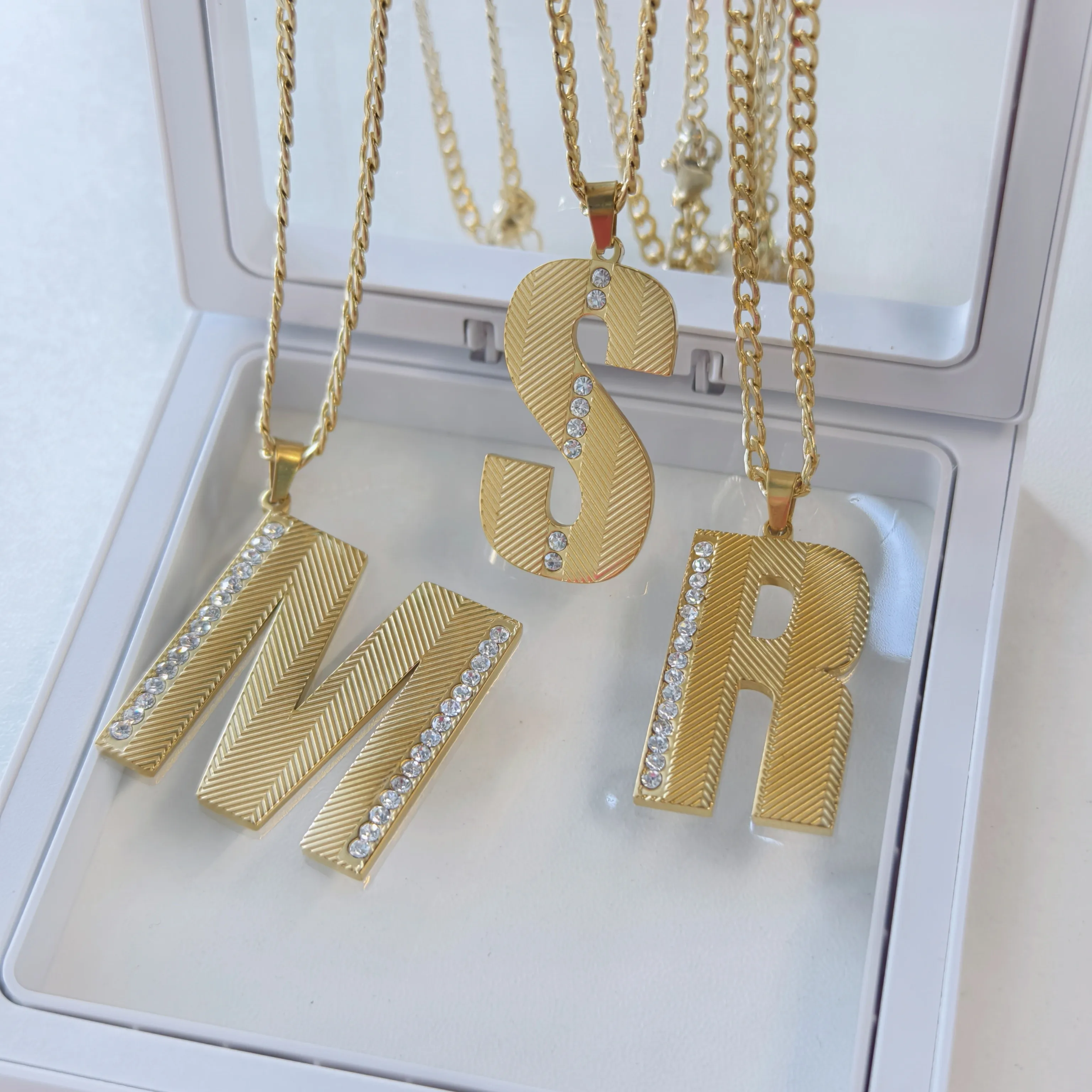 قلادة ذهبية عيار 18 قيراط مطلي - مراجعة Initial Letter Necklace 18K Gold وسعره
